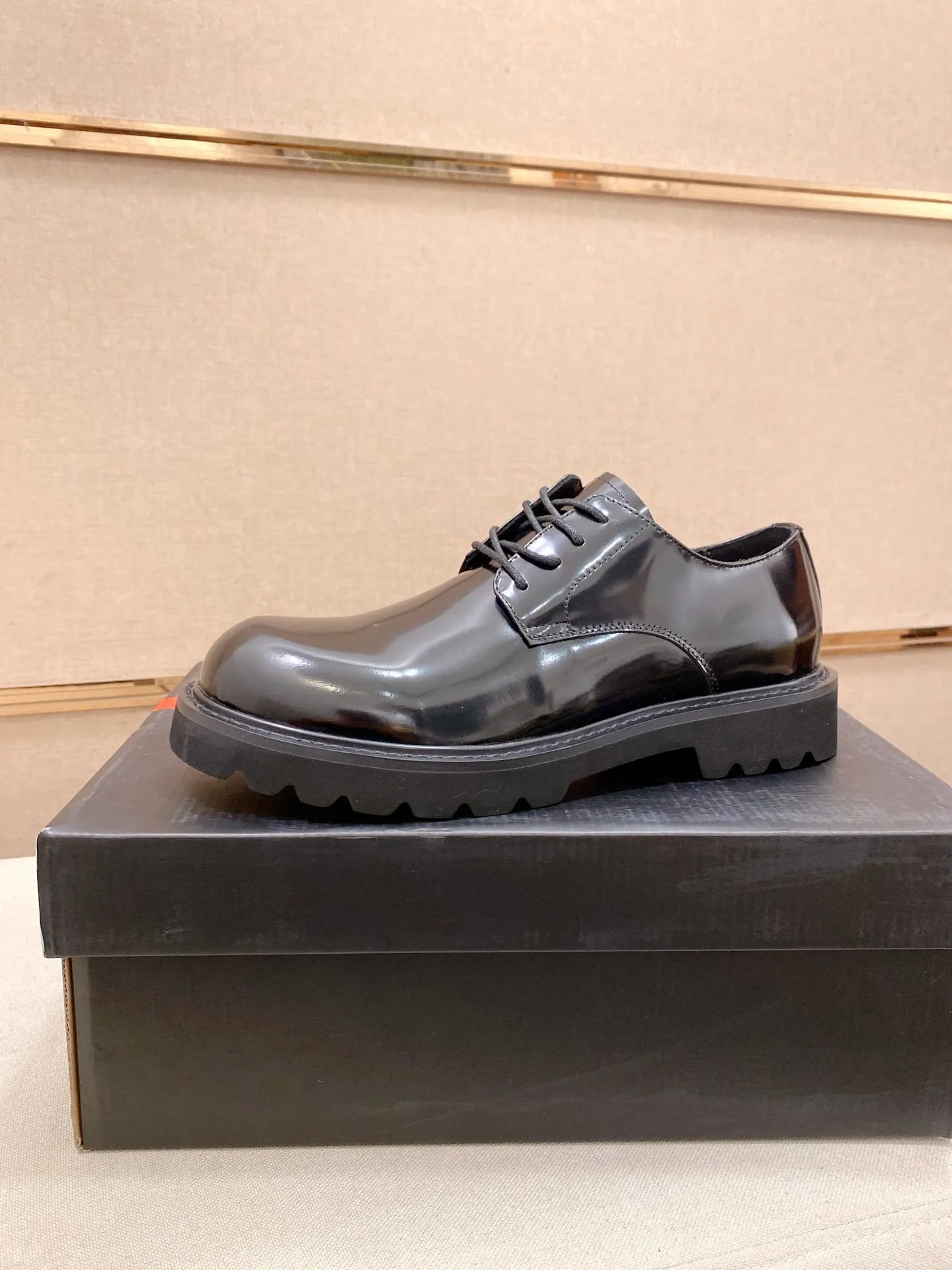 Factory price 640💰 🍁🍁High version High-quality new PRADA (Prada) counters are launched simultaneously, new men's shoes, 😘fabrics are selected from imported lacquered first-layer cowhide, and imported cowhide lining. 👍🏿 High-end ☄️ air-cushion molded anti-slip rubber outsole, exquisite lines, simple and elegant, comfortable and high-end for leisure travel. Code number: 38 to 45